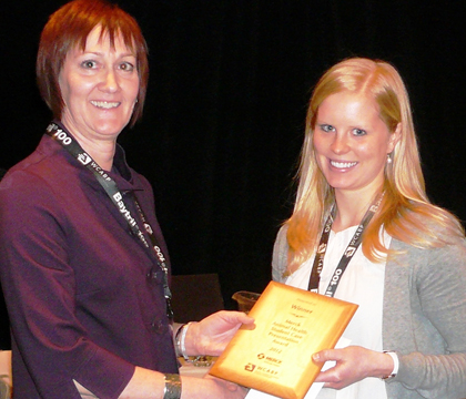 Dr. Janice Berg of Merck Animal Health (left) presents the WCABP Student Case Presentation Award to Patty Tulloch (WCVM '13). Photo courtesy of WCABP.)