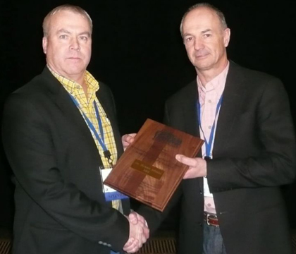Dr. Doug Myers of Boehringer Ingelheim (left) presents the award to Dr. Michael Jelinski. Photo courtesy of WCABP.