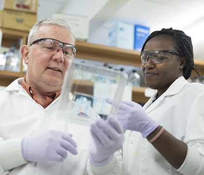 Student Teresia Maina (right) and supervisor Jose Perez-Casal (left) part of VIDO-InterVac cattle vaccine team. Photo by David Stobbe for the University of Saskatchewan.