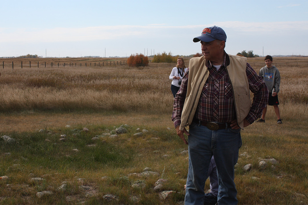 Indigenizing the WCVM speaker Ernie Walker leads a tour at Wanuskewin, Saturday, Sept. 17, 2016. Photo by Gwen Roy