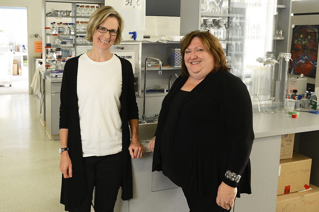 U of S researchers Drs. Gillian Muir (left) and Valerie Verge. Photo by Debra Marshall for SHRF. 