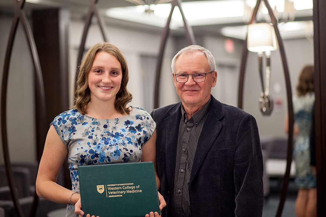 Student Emily Lieuwen with Dr. Dennis Will (WCVM '78). Photo by Christina Weese.