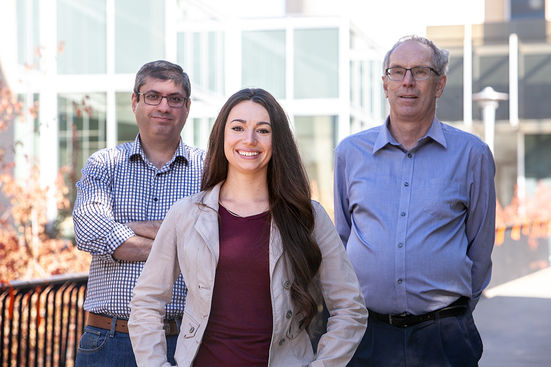 Jensen Cherewyk (centre) with graduate supervisors Dr. Ahmad Al-Dissi (left) and Dr. Barry Blakley (right). Photo: Christina Weese.