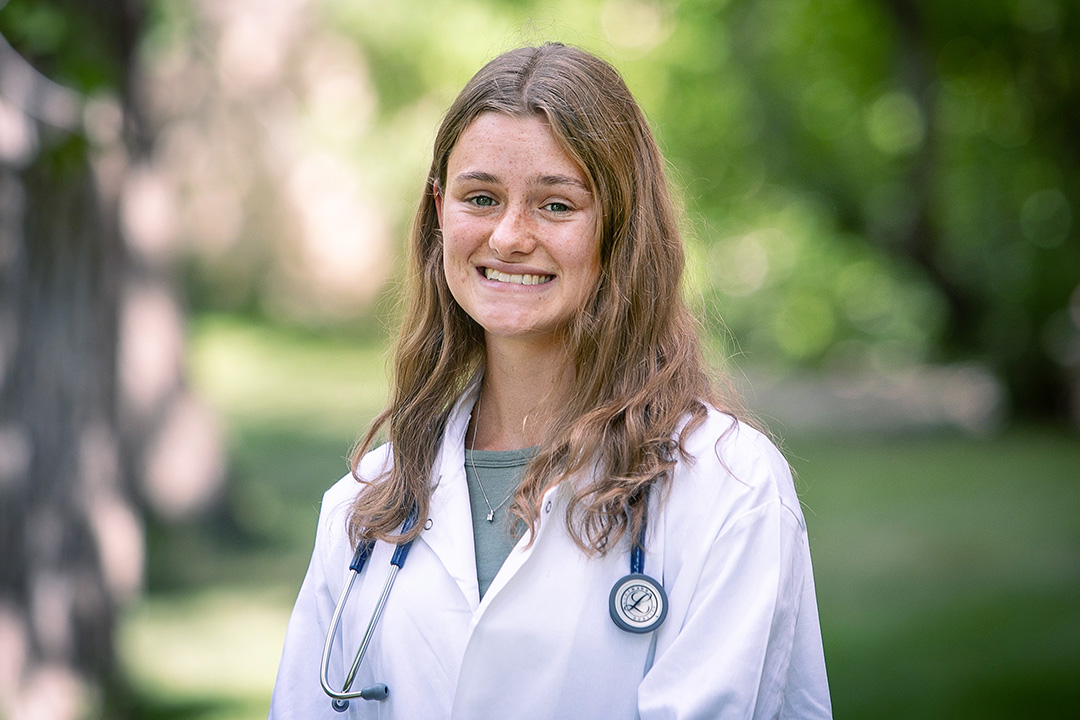 WCVM alumnus Dr. Perry Spitzer (DVM'88) inspired first-year veterinary student Rheana Gilbert to pursue veterinary medicine. Photo: Christina Weese.